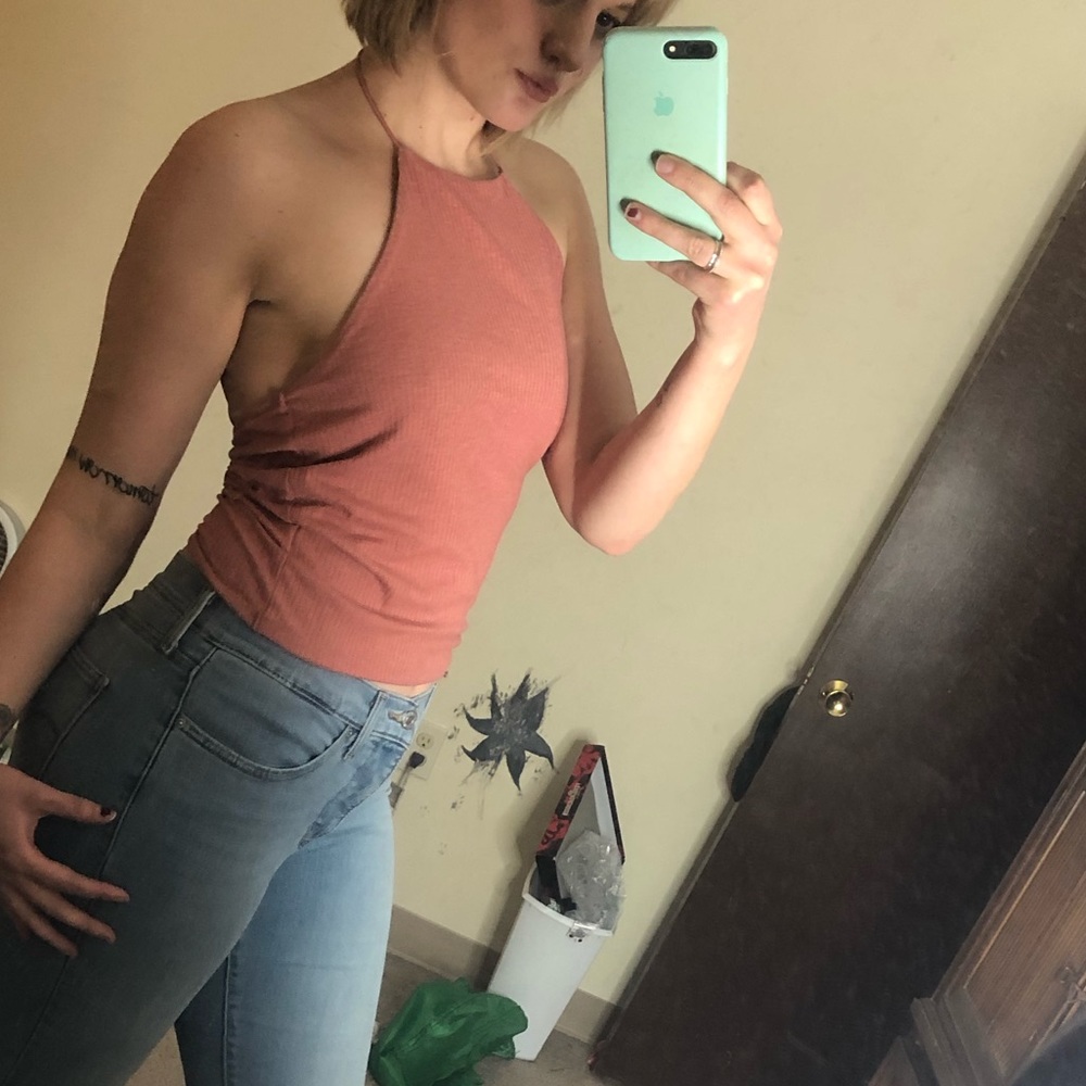 Elastic halter top